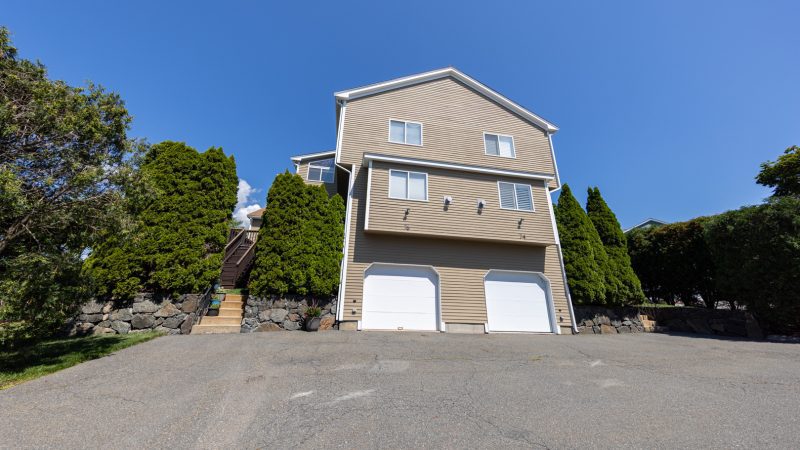 Green Dolphin - Salem